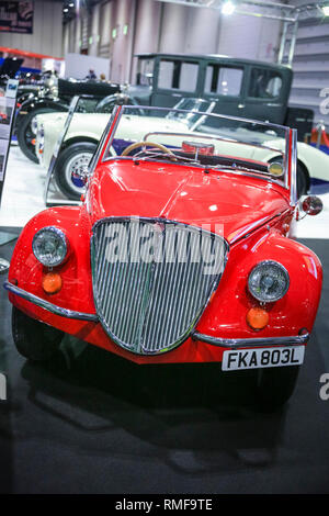 ExCel, London, UK, 14. Feb 2019. Ein Fiat 500 Gamine. Der London Classic Car Show 2019 öffnet sich am Messegelände ExCel in den Londoner Docklands. Die Schau versammelt Oldtimerbesitzer, Sammler, Experten und Enthusiasten mit Händlern, Herstellern und Auto Clubs an einer Feier der motorisch und Klassiker. Credit: Imageplotter Nachrichten und Sport/Alamy leben Nachrichten Stockfoto