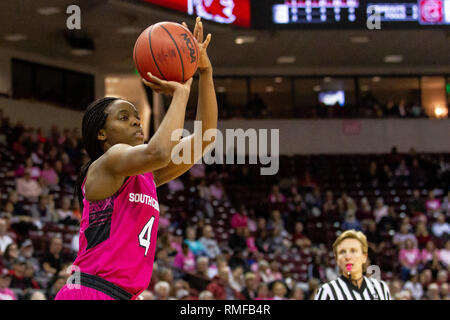 Columbia, SC, USA. 14 Feb, 2019. Südcarolina Kampfhähne guard Doniyah Cliney (4) schießt drei von der Ecke in der sek Basketball matchup im Colonial Life Arena in Columbia, SC. (Scott Kinser/Cal Sport Media) Credit: Csm/Alamy leben Nachrichten Stockfoto