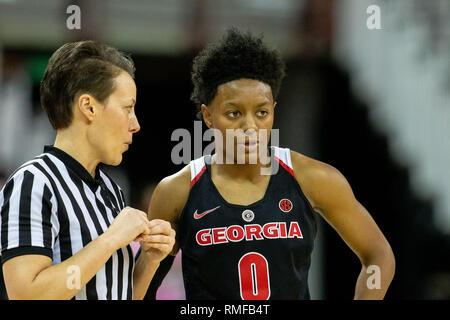 Columbia, SC, USA. 14 Feb, 2019. und offiziellen Gesprächen mit Georgia Bulldogs guard Taja Cole (0) während einer Unterbrechung in der sek Basketball matchup im Colonial Life Arena in Columbia, SC. (Scott Kinser/Cal Sport Media) Credit: Csm/Alamy leben Nachrichten Stockfoto