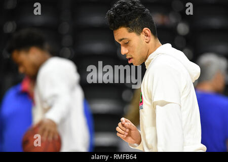 Philadelphia, Pennsylvania, USA. 13 Feb, 2019. Bügel-eulen guard JASEN WEST (3) Vor der American Athletic Conference Basketball Spiel am Liacouras Center in Philadelphia gespielt. Tempel beat SMU 82-74. Credit: Ken Inness/ZUMA Draht/Alamy leben Nachrichten Stockfoto