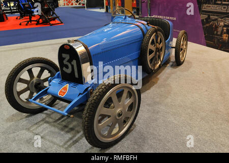 ExCel London, UK. 14. Feb 2019. Kinder Tretauto Spielzeug, wie ein Bugatti T35B Stil auf der London Classic Car Show, die auf ExCel London, Vereinigtes Königreich. Rund 700 der schönsten klassischen Autos der Welt werden auf der Messe reicht von Vintage pre-Krieg Tourer zu einem modernen Konzept Autos. Die Show bringt in rund 37.000 Besucher, angefangen von schweren Benzin Köpfe zu Menschen, die einfach nur wunderschön und klassische Fahrzeuge Liebe. Quelle: Michael Preston/Alamy leben Nachrichten Stockfoto