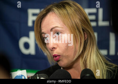 Turin, Piemont, Italien. 12 Nov, 2018. Turin, Italien - 12. November 2018: Portrait von Giorgia Meloni, Präsident des rechten politischen Partei Fratelli d'Italia bei der Pressekonferenz zum Abschluss der Tour des Piemont der industriellen Produktion. Credit: Stefano Guidi/ZUMA Draht/Alamy leben Nachrichten Stockfoto