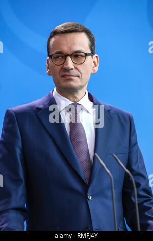 Berlin, Deutschland. 16 Feb, 2018. 16.02.2018, Mateusz Morawiecki, Premierminister der Republik Polen während der Pressekonferenz auf der Tribüne bei seinem Antrittsbesuch in das Bundeskanzleramt in Berlin. | Verwendung der weltweiten Kredit: dpa/Alamy leben Nachrichten Stockfoto