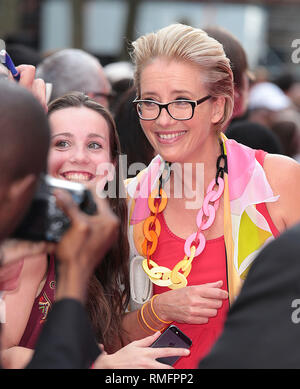 London, UK, 11. Juni 2014 Emma Thompson, kommt auf die Rosa Teppich die Weltpremiere von "Walking On Sunshine" bei Vue West End Stockfoto