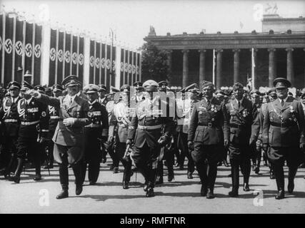 Rezeption der Legion Condor im Lustgarten, Berlin. Von rechts: Hugo Sperrle, Hellmuth Volkmann, Wolfram von Richthofen, Hermann Göring, Adolf Hitler (hinter Erich Raeder). Im Hintergrund das Alte Museum. Stockfoto