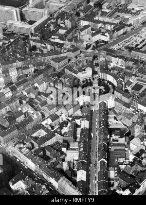 Luftaufnahme der Münchner Stadtteil Haidhausen. Die Runde ist wahrscheinlich die Weissenburger Platz. Stockfoto
