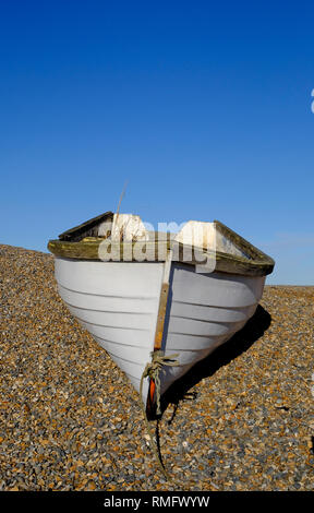 Fischerboot am Strand in weybourne, North Norfolk, England Stockfoto