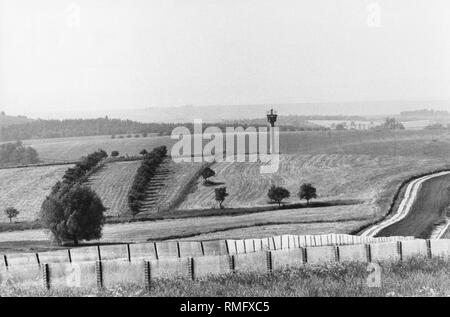 Undatiertes Foto der DDR-Grenzanlagen. Stockfoto