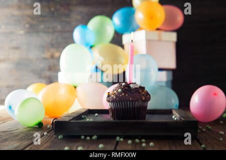 Geburtstag Hintergrund. Geburtstag Feier mit Kuchen. Geburtstag Grußkarte Stockfoto