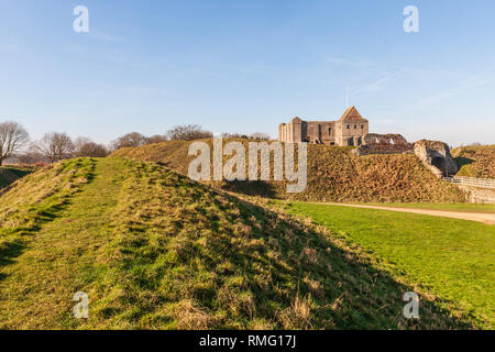 Schloss steigt eine zerstörte mittelalterliche Festung im Dorf Castle Rising in Norfolk, England. Es wurde gebaut, bald nach 1138 von William d'Aubigny Stockfoto