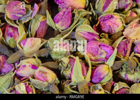 Getrocknete Rosenblütenblätter, gefüllte Rahmen Stockfoto