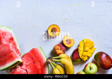Frische tropische Früchte. Raw Organic Food Hintergrund. Nach Oben anzeigen, kopieren. Stockfoto