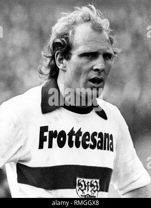 Dieter Hoeness, Deutscher Fußballspieler, mit dem VfB Stuttgart. Undatiertes Bild. Stockfoto