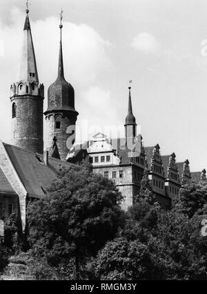 Blick auf die Rückseite der Dom St. Johannes und St. Laurentius (Merseburg Dom), die ursprünglich im romanischen Stil erbaut, im 16. Jahrhundert im Stil der Renaissance umgebaut, in der Stadt Merseburg in Sachsen-Anhalt. Stockfoto