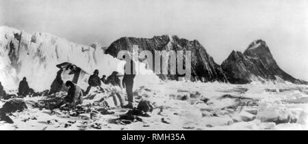 Sir Ernest Shackletons Endurance crew Camping auf Elephant Island Antarktis Foto 1916 getroffen Stockfoto