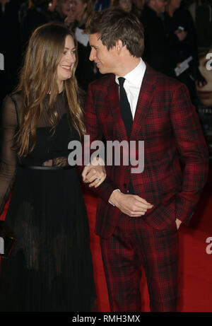 Dec 08, 2015 - London, England, UK - "Das dänische Mädchen "Europäische Premiere, Odeon Leicester Square - Roter Teppich Ankünfte Foto zeigt: Eddie Redmayne und Stockfoto