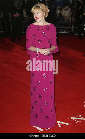 Dec 08, 2015 - London, England, UK - "Das dänische Mädchen "Europäische Premiere, Odeon Leicester Square - Roter Teppich Ankünfte Foto zeigt: Emerald Fennell Stockfoto