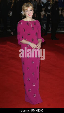 Dec 08, 2015 - London, England, UK - "Das dänische Mädchen "Europäische Premiere, Odeon Leicester Square - Roter Teppich Ankünfte Foto zeigt: Emerald Fennell Stockfoto