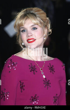 Dec 08, 2015 - London, England, UK - "Das dänische Mädchen "Europäische Premiere, Odeon Leicester Square - Roter Teppich Ankünfte Foto zeigt: Emerald Fennell Stockfoto