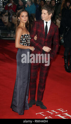 Dec 08, 2015 - London, England, UK - "Das dänische Mädchen "Europäische Premiere, Odeon Leicester Square - Roter Teppich Ankünfte Foto zeigt: Alicia Vikander ein Stockfoto