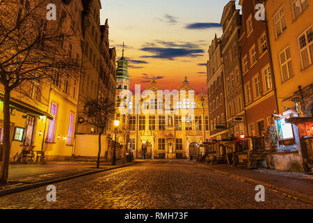 Piwna Strasse, einer ruhigen Europäische Straße in der Altstadt von Danzig, Akademie der Bildenden Künste. Stockfoto