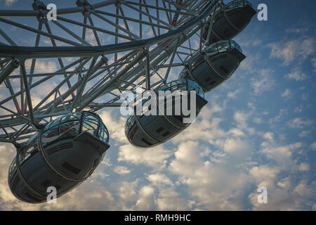 London, UK - April, 2018. Hülsen des London Eye, einem Riesenrad am Südufer der Themse. Stockfoto