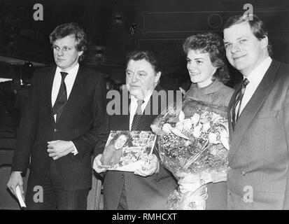 Sohn Franz Georg Strauss, Mann Franz Josef Strauß-Tochter Monika Hohlmeier und Sohn Max Strauss mit einer Trauerfeier für Marianne Strauss. Stockfoto