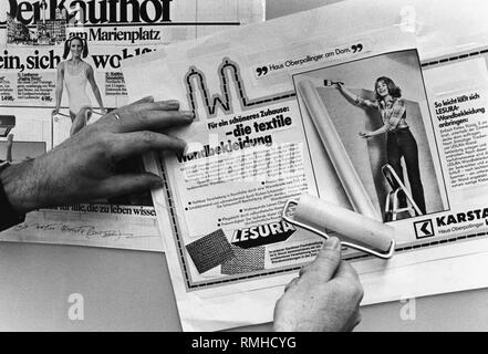 Komponieren Zimmer der Sueddeutschen Zeitung: Montage der ads (Undatiertes Foto). Stockfoto