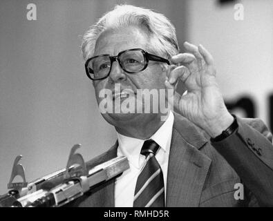 Vorsitzende Hans-Jochen Vogel kritisiert Der Bonner Regierungskoalition auf der 33 SPD-Bundesparteitag in Münster. Stockfoto