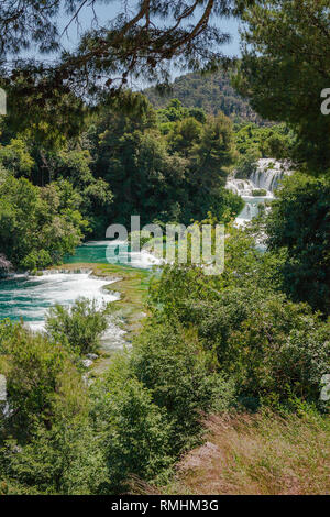 Die mittleren Abschnitte der Skradinski Buk: der letzte Wasserfall am Fluss Krka, Nationalpark Krka, Kroatien Stockfoto