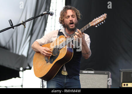 Musiker John Butler ist dargestellt auf der Bühne während einer "live"-Konzert Auftritt mit dem John Butler Trio. Stockfoto