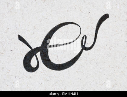 Buchstabe E Emblem auf Handwerk Papier Stockfoto