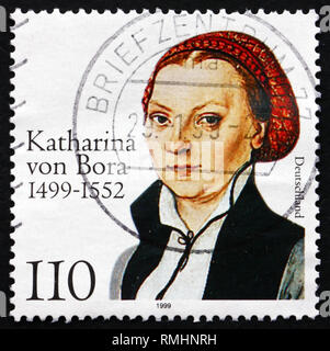 Deutschland - ca. 1999: einen Stempel in Deutschland bedruckt zeigt Katharina von Bora, Ehefrau Martin Luthers, von der Malerei von Lucas Cranach, ca. 1999 Stockfoto