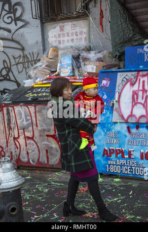 Forsyth Street neben Sara D Roosevelt Park zum chinesischen Neujahrsfest, wo feste Willkommen im Jahr des Schweins 2019 stattfanden. Stockfoto