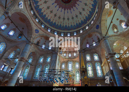 Gewölbte Decke in der Eyüp-Sultan-Moschee, Eyup, Istanbul, Türkei Stockfoto
