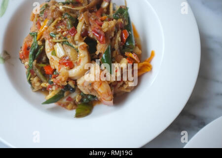 Thai würzige Kraut essen, würziger Seafood rühren Fried. Stockfoto