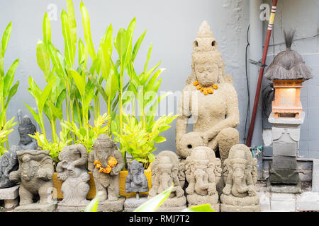 Balinesen Startseite dekoratives Statuen auf einem Display im Stein Handwerk shop Stockfoto