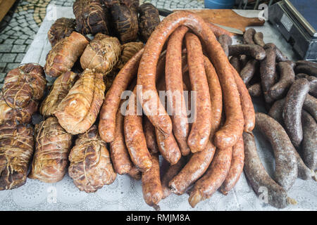 Köstliches Fleisch und Blut Würstchen zum Verkauf von einer Straße stehen während der jährlichen Brot und Lebkuchen Festival in Jawor, Polen Stockfoto