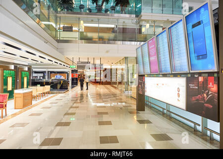 DUBAI, VAE - 31. MÄRZ 2015: Emirates First Class Lounge. Dubai International Airport ist ein internationaler Flughafen Dubai dienen. Es ist eine große Fluggesellschaft Stockfoto