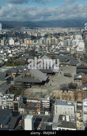 Higashi Honganji Tempel, Kyoto Tower, Kyoto, Japan Stockfoto