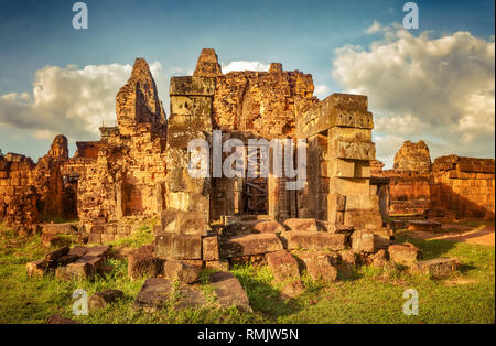 Pre Rup Tempel in Angkor bei Sonnenuntergang. Siem Reap. Kambodscha. Panorama Stockfoto