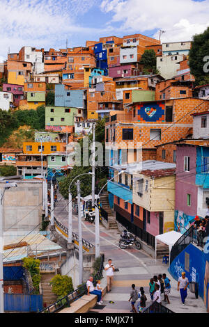 Hang informellen Gehäuse, Comuna 13, in Medellin, Kolumbien Stockfoto