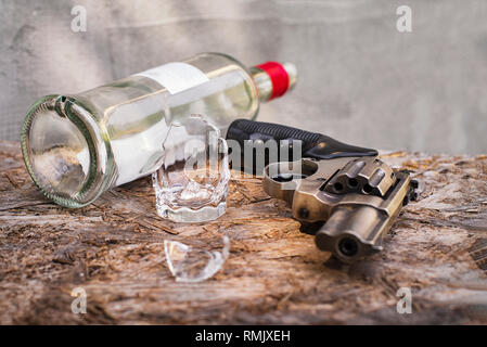 Alte Armee Pistole Gewehr. Konzept von Sicherheit. Pistole auf dem alten Hintergrund. Stockfoto