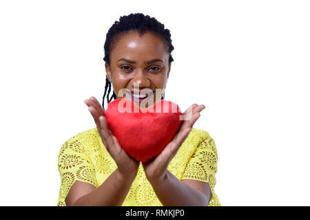 Portrait von lächelnden dunkelhäutige Frau mit roten Herzen, Ansicht schließen Stockfoto