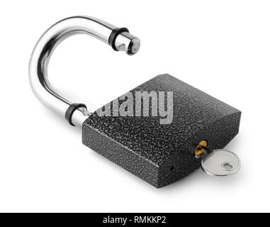 Entriegelt stahl Vorhängeschloss mit gestecktem Schlüssel isoliert auf weißem Stockfoto