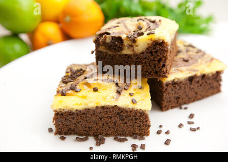 Marmorierte Kürbis und cheesecake brownies Original us Küche Stockfoto