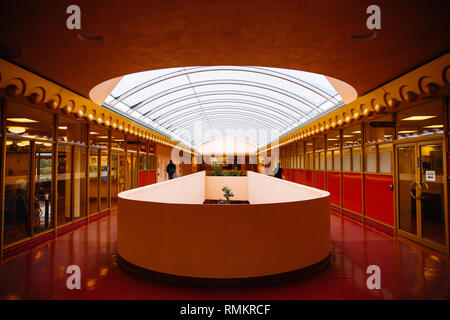 Innere Aufnahme der Marin County Civic Center, die von den amerikanischen Architekten Frank Lloyd Wright in San Rafael, Kalifornien Stockfoto