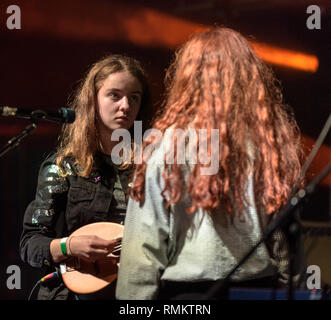 Lasst uns essen Oma am Wychwood Festival, Cheltenham, 2. Juni 2017, ausführen Stockfoto