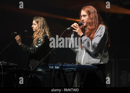 Lasst uns essen Oma am Wychwood Festival, Cheltenham, 2. Juni 2017, ausführen Stockfoto