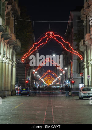 Turin, Italien - 17. November 2009: "Luci d'Artista" (Artist) ist eine öffentliche Kunst Ausstellung in Turin jedes Jahr von November bis Jan Stockfoto